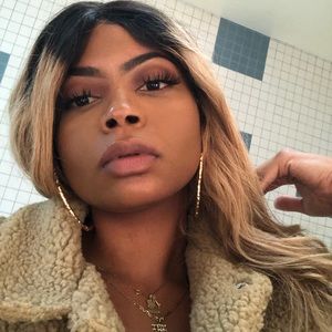 Meet your Posher, Antonia